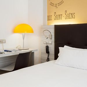Zimmer mit Kingsize-Bett